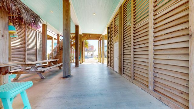 1815 Redfish Lane, Crystal Beach, TX 77650