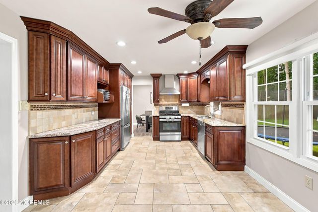 20 Hemlock Hill Road, Jackson, NJ 08527