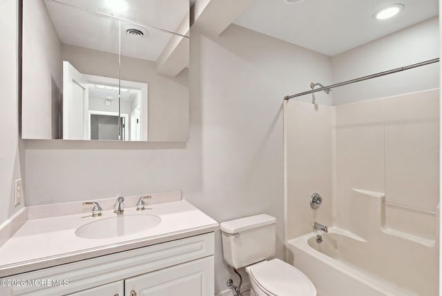 20 Hemlock Hill Road, Jackson, NJ 08527