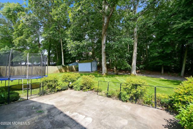 20 Hemlock Hill Road, Jackson, NJ 08527