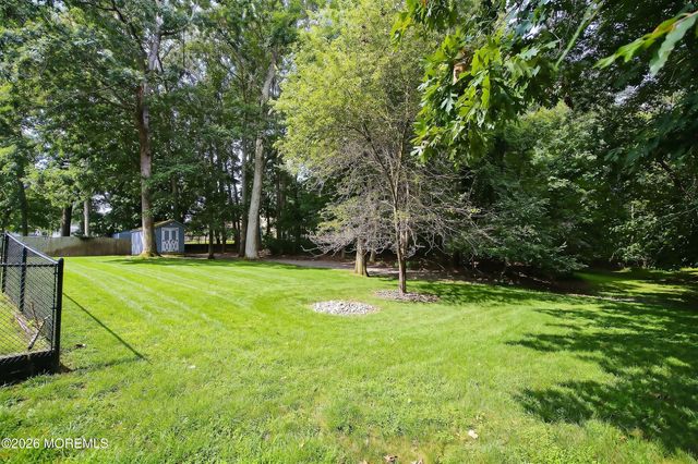 20 Hemlock Hill Road, Jackson, NJ 08527