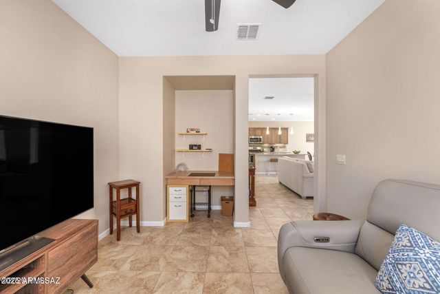 883 N BROKEN HILLS Drive, Green Valley, AZ 85614