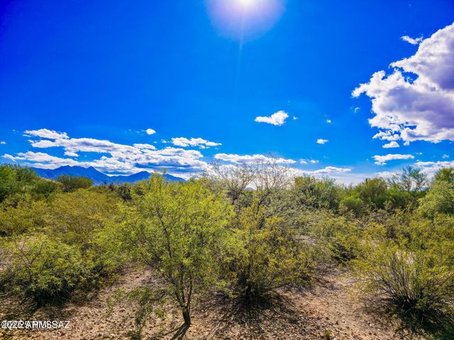 883 N BROKEN HILLS Drive, Green Valley, AZ 85614