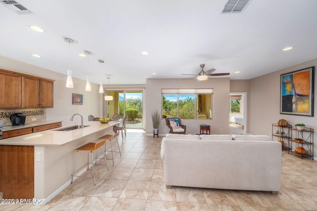 883 N BROKEN HILLS Drive, Green Valley, AZ 85614