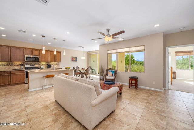 883 N BROKEN HILLS Drive, Green Valley, AZ 85614