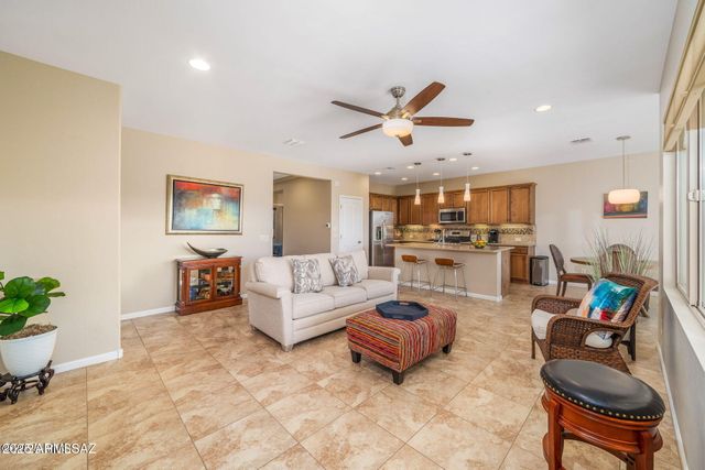 883 N BROKEN HILLS Drive, Green Valley, AZ 85614