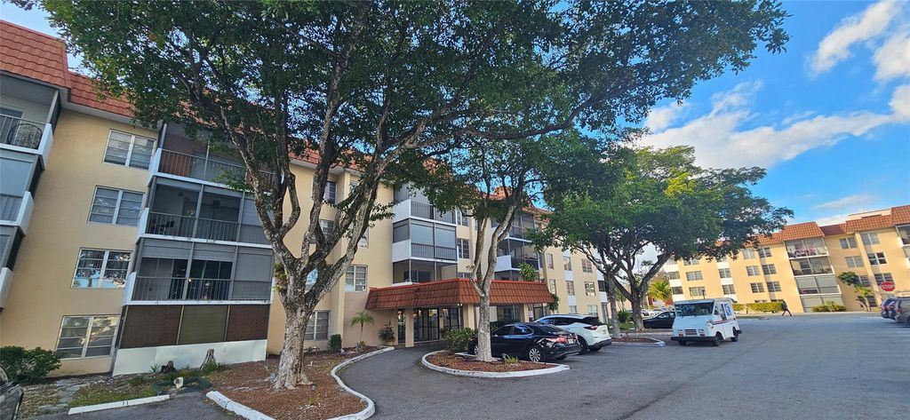 4156 Inverrary Drive 204, Lauderhill, FL 33319