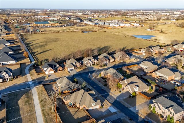 4703 Newcastle Road, Bentonville, AR 72713