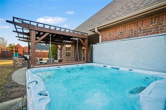 4703 Newcastle Road, Bentonville, AR 72713