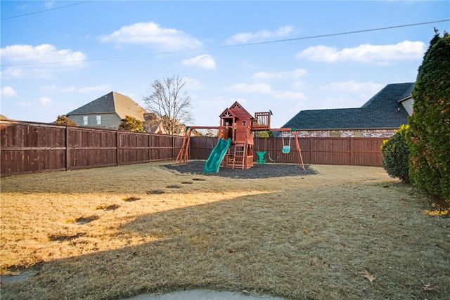 4703 Newcastle Road, Bentonville, AR 72713