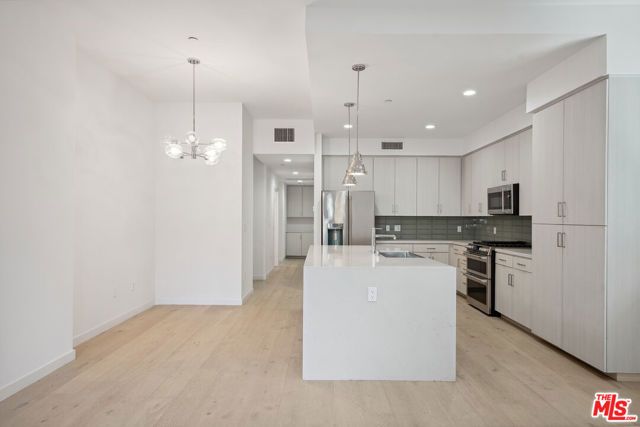 1746 Garfield Place 101, Los Angeles, CA 90028