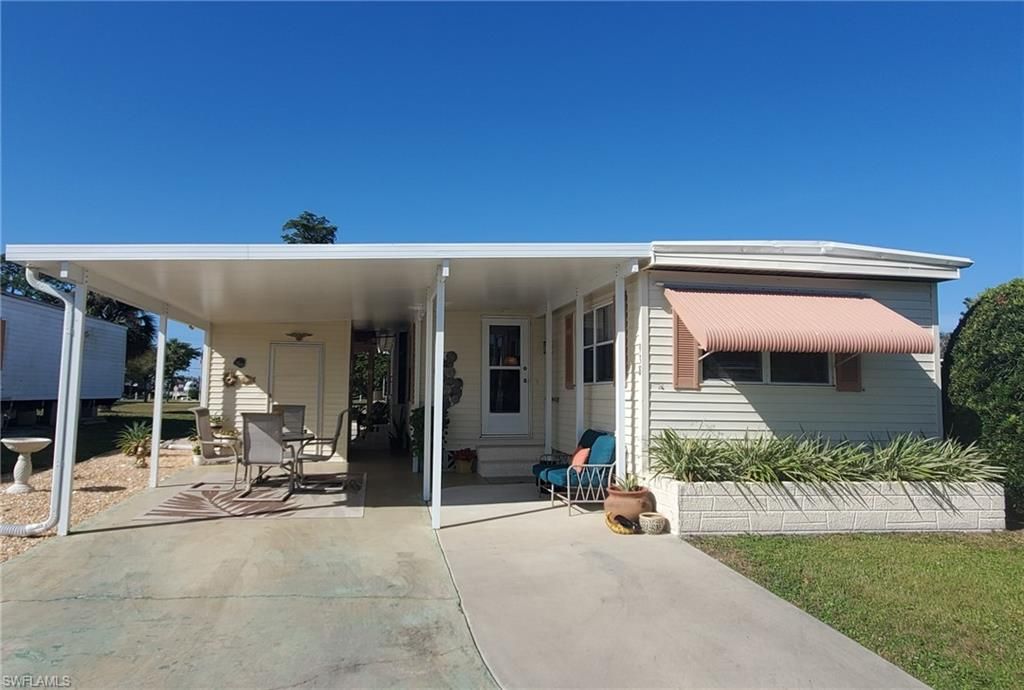 938 Lazy LN, NORTH FORT MYERS, FL 33917 — exterior