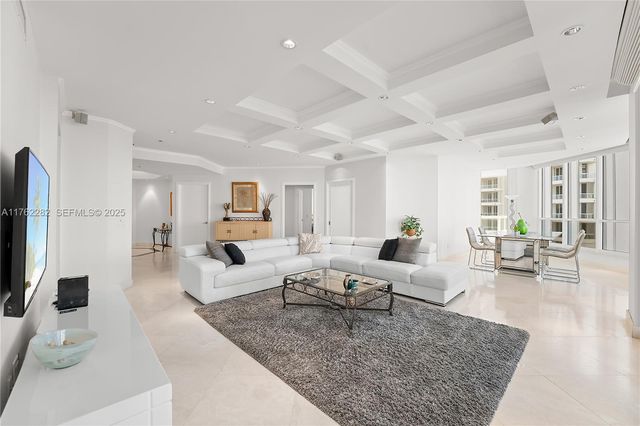 21150 Point Place 1102, Aventura, FL 33180