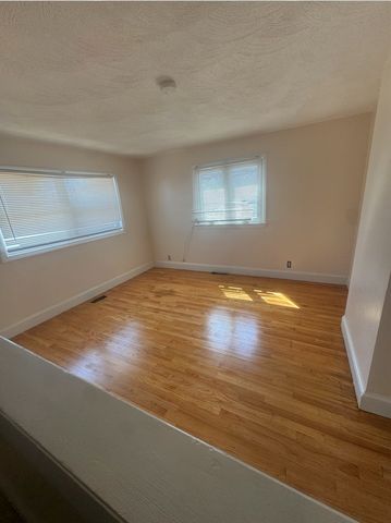 40 Robin St, Everett, MA 02149