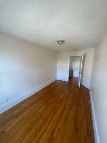 40 Robin St, Everett, MA 02149