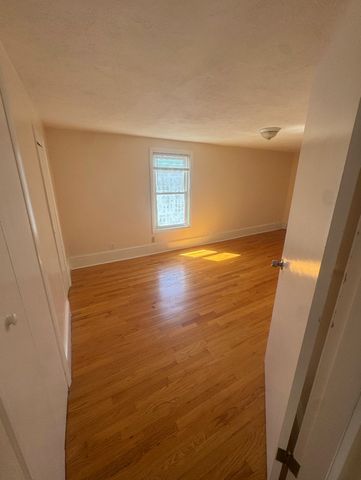 40 Robin St, Everett, MA 02149