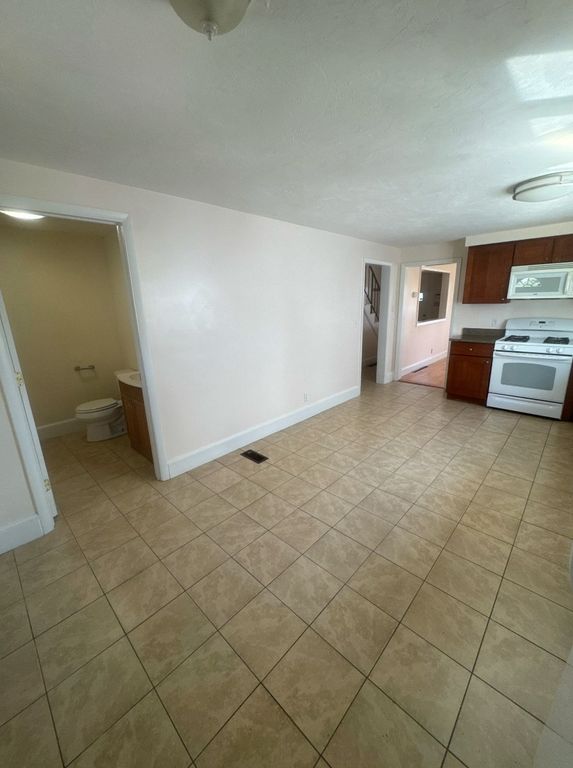 40 Robin St, Everett, MA 02149