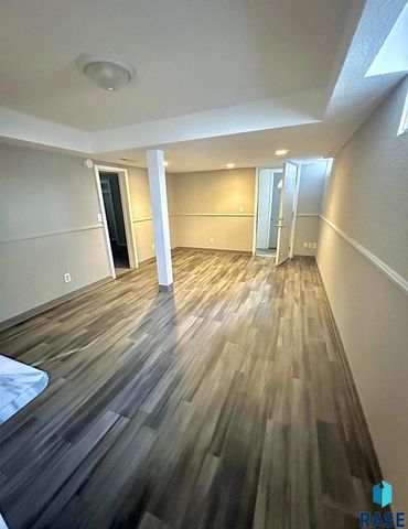 1305 S Spring Ave Avenue, Sioux Falls, SD 57104