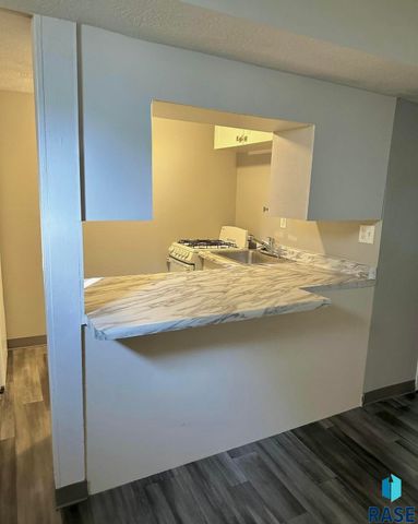 1305 S Spring Ave Avenue, Sioux Falls, SD 57104