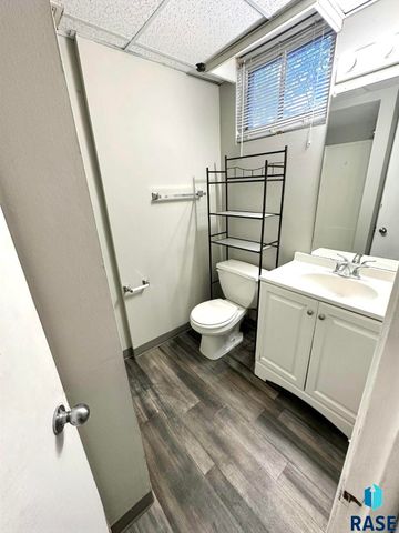 1305 S Spring Ave Avenue, Sioux Falls, SD 57104