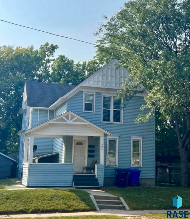 1305 S Spring Ave Avenue, Sioux Falls, SD 57104