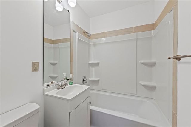 912 VEST Drive, Warrensburg, MO 64093