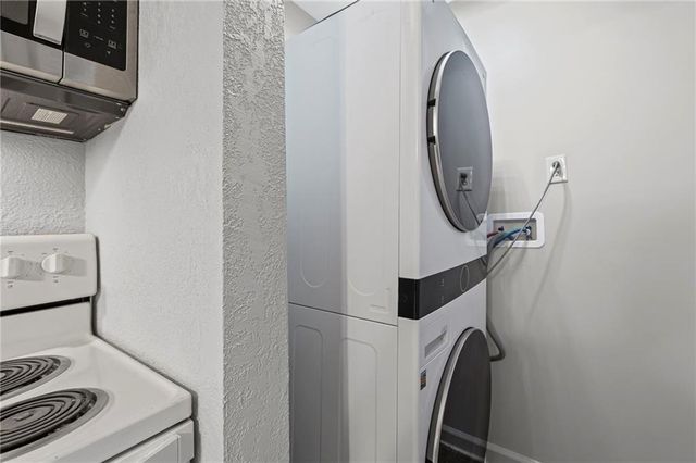 912 VEST Drive, Warrensburg, MO 64093