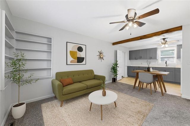 912 VEST Drive, Warrensburg, MO 64093