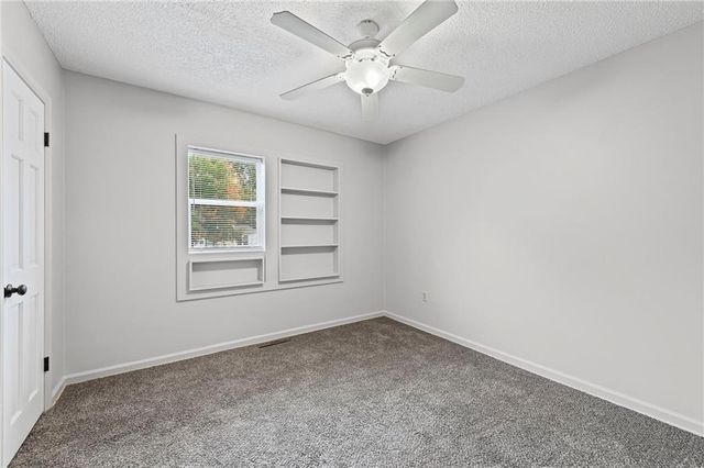 912 VEST Drive, Warrensburg, MO 64093