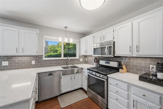 1075 Reddington Timbers Drive, St Charles, MO 63304