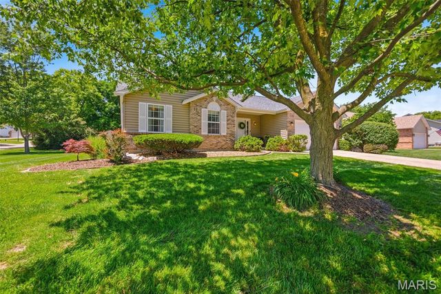 1075 Reddington Timbers Drive, St Charles, MO 63304