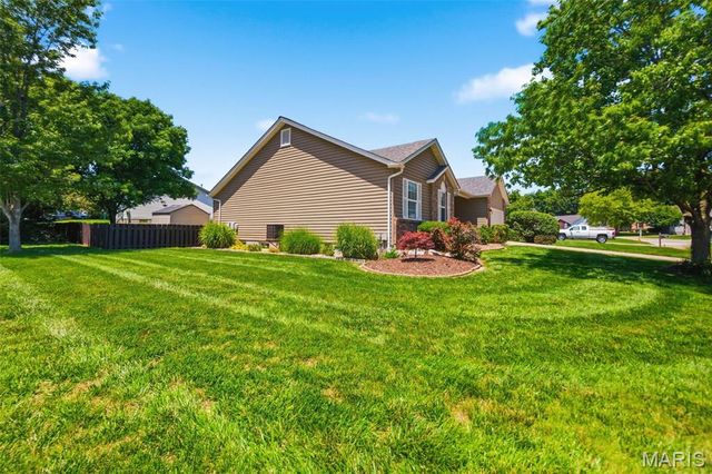1075 Reddington Timbers Drive, St Charles, MO 63304