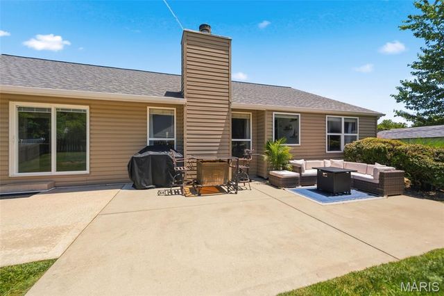 1075 Reddington Timbers Drive, St Charles, MO 63304