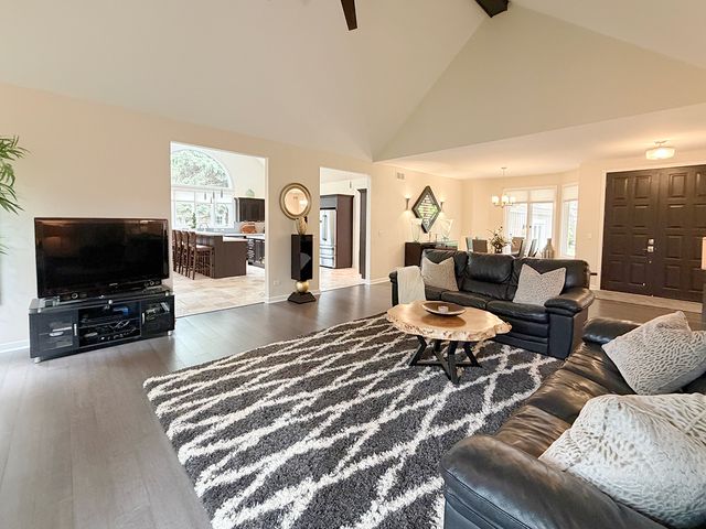 211 Ridge Lane, Lake In The Hills, IL 60156