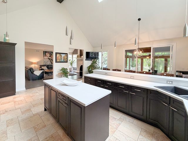 211 Ridge Lane, Lake In The Hills, IL 60156