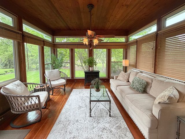 211 Ridge Lane, Lake In The Hills, IL 60156