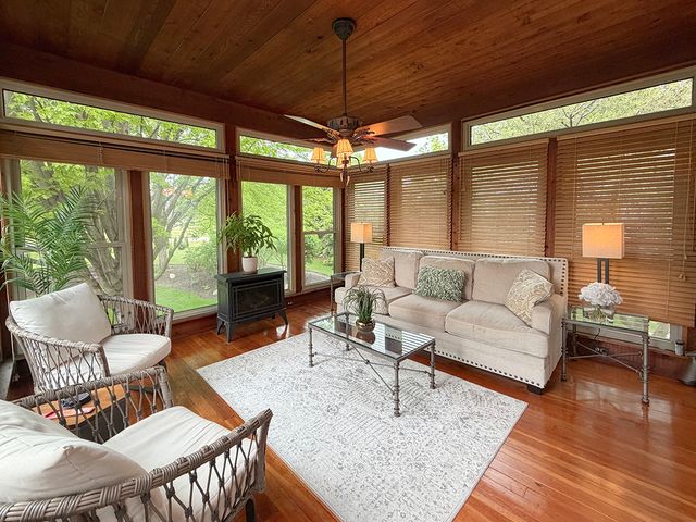 211 Ridge Lane, Lake In The Hills, IL 60156