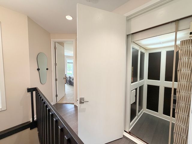 211 Ridge Lane, Lake In The Hills, IL 60156