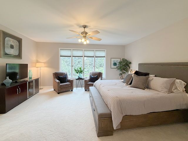 211 Ridge Lane, Lake In The Hills, IL 60156