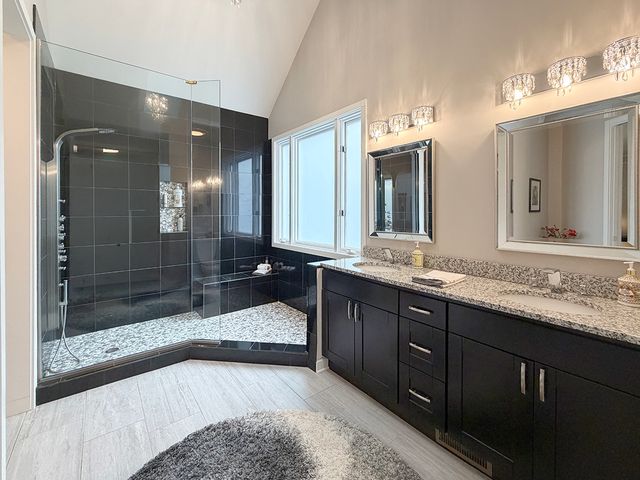 211 Ridge Lane, Lake In The Hills, IL 60156