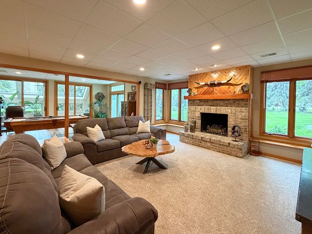 211 Ridge Lane, Lake In The Hills, IL 60156