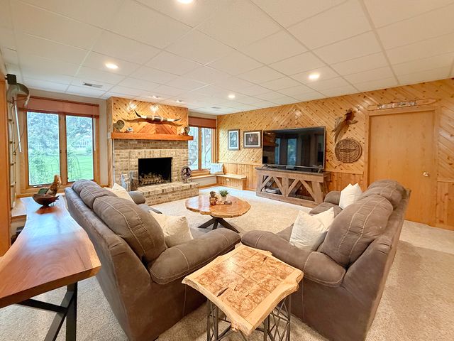 211 Ridge Lane, Lake In The Hills, IL 60156