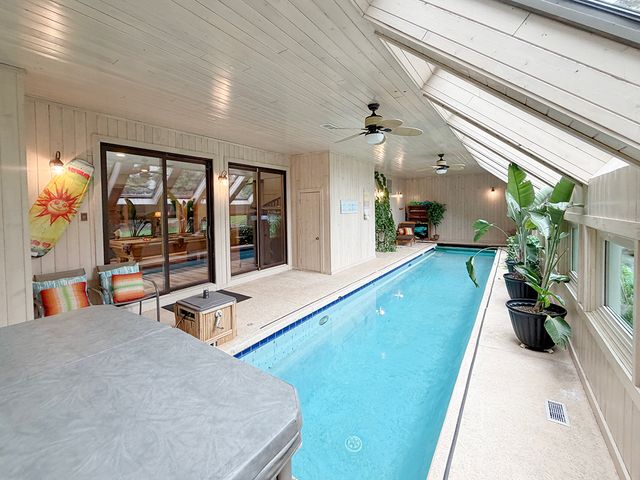 211 Ridge Lane, Lake In The Hills, IL 60156