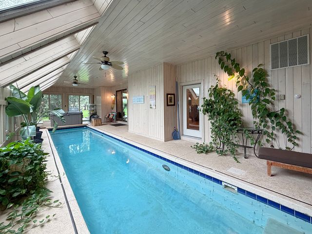 211 Ridge Lane, Lake In The Hills, IL 60156