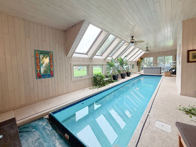 211 Ridge Lane, Lake In The Hills, IL 60156