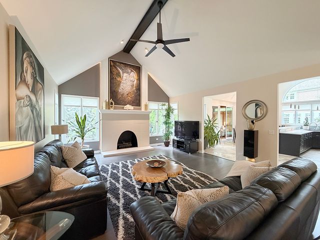 211 Ridge Lane, Lake In The Hills, IL 60156