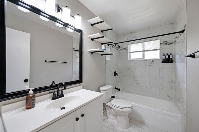 11806 Murr Way, Houston, TX 77048