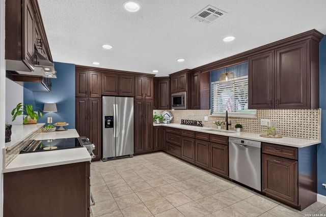 8314 Dragon St, San Antonio, TX 78254