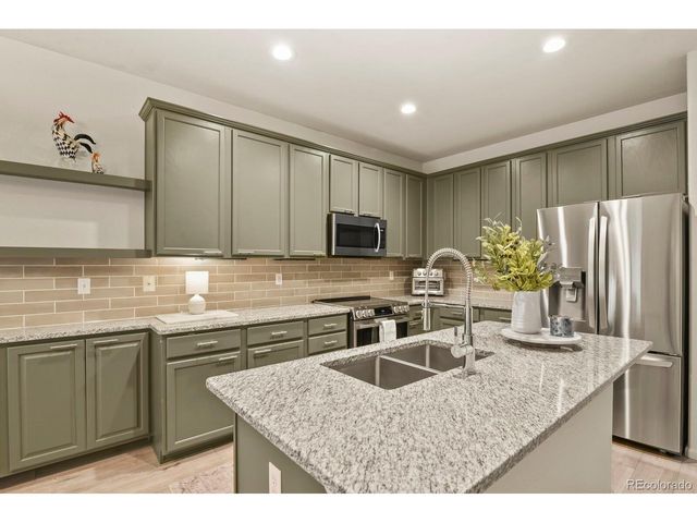 5565 S Buchanan St, Aurora, CO 80016