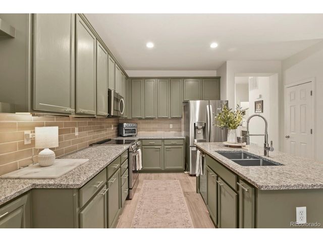 5565 S Buchanan St, Aurora, CO 80016